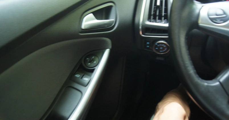 Ford Focus cena 29900 przebieg: 171000, rok produkcji 2013 z Leśnica małe 379